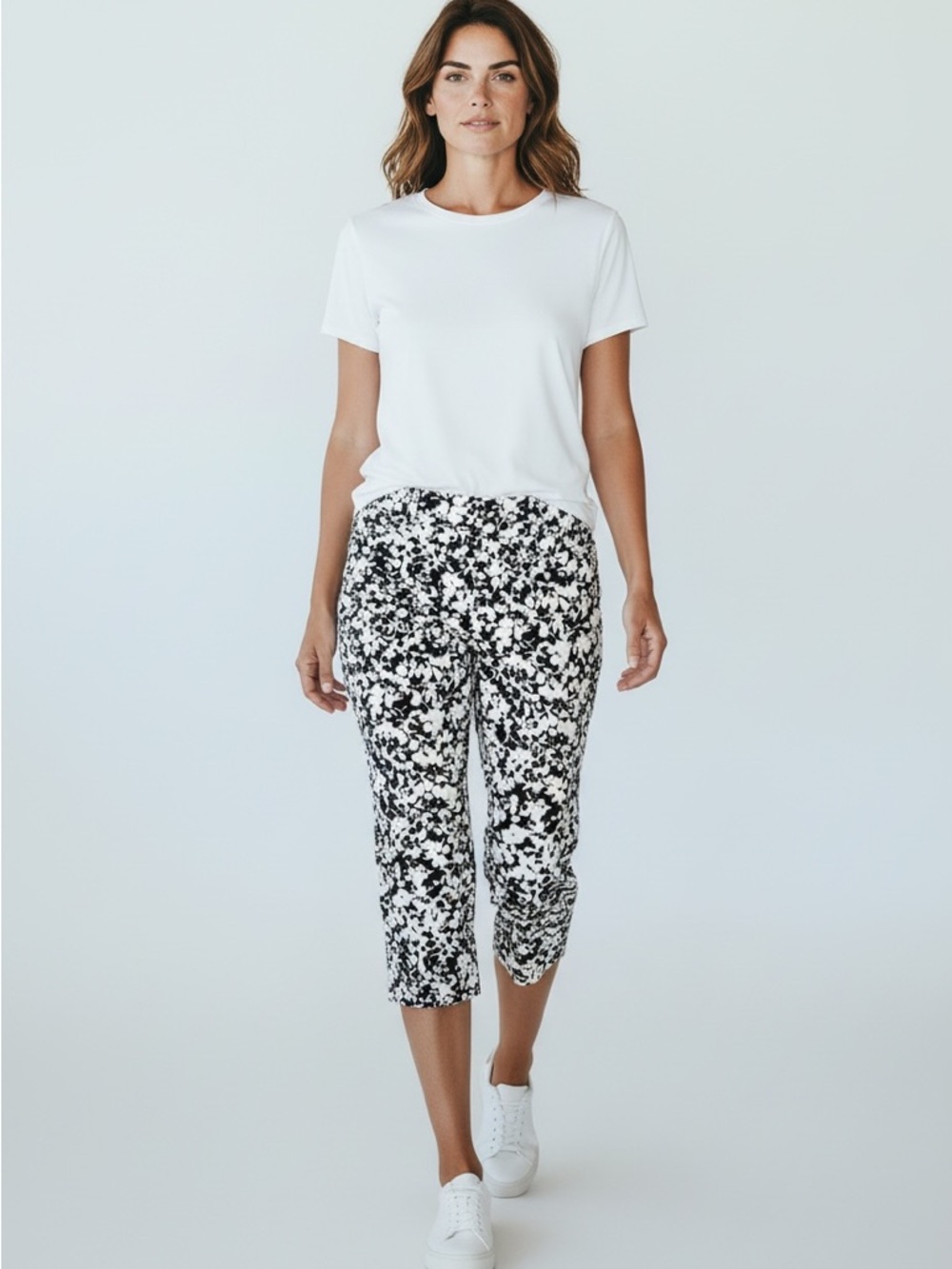 Black White Floral 10 Petite Super Stretch Pull On Casual Capri Pant Counterpart